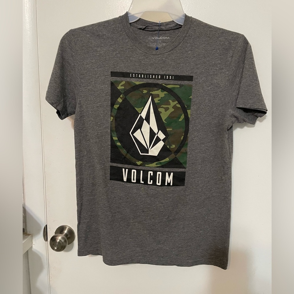Volcom Gray short sleeve large army camouflage logo t shirt Small Tagless
